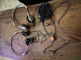 Walkman Sony Amarillo con Auriculares