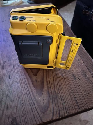 Walkman Sony Amarillo con Auriculares