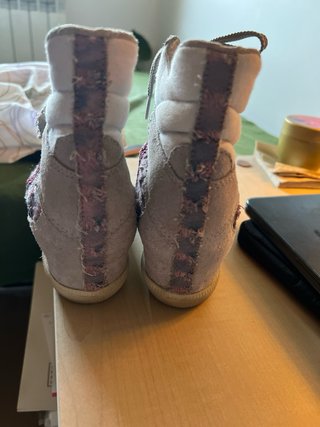 Zapatos de mujer grises y rosas