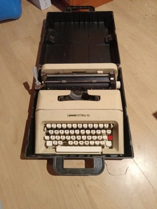 Máquina de escribir Olivetti Lettera 35