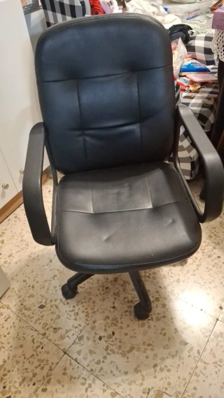 Sillón de oficina negro