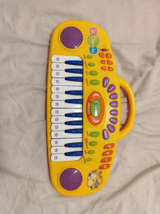 Piano musical infantil de juguettos