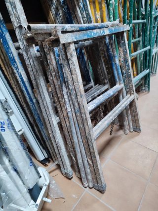 Andamio, puntales, borriquetas, reglas de muelle