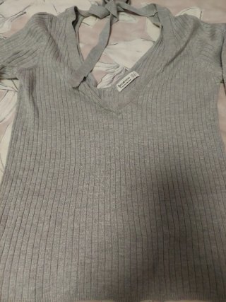 Jersey gris escote pico lazo
