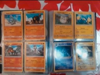 Set Pokémon Sole e Luna – 80 Carte + Raccoglitore