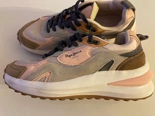 Zapatillas Pepe Jeans rosas y beige