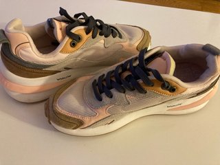 Zapatillas Pepe Jeans rosas y beige