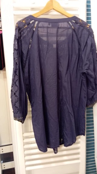 Camisa azul con detalles platas y brillos