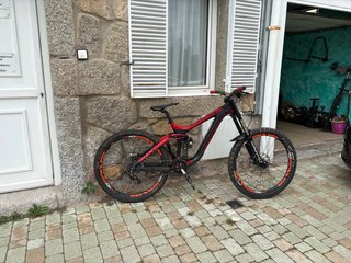 Bicicleta de DH Giant glory advanced carbono