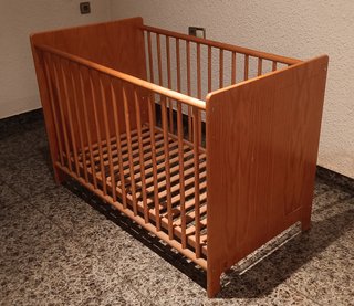 Cuna de madera para bebé