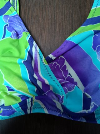 Bikini flores morado y verde 2 piezas