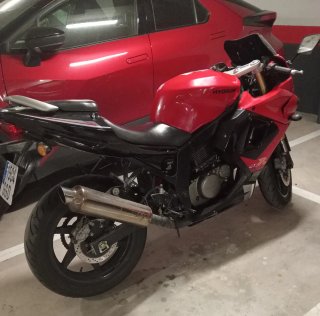 Hyosung GTR 250 Roja y Negra