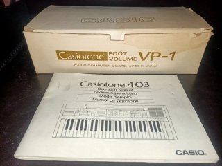 Teclado Casio Casiotone 403 + Pedal VP-1 + Estuche