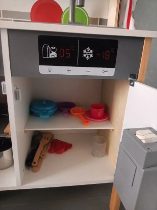 Cocinita de juguete de madera