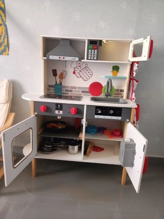 Cocinita de juguete de madera