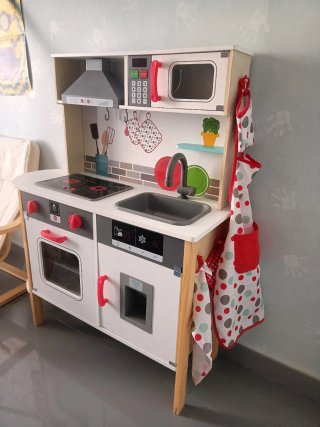 Cocinita de juguete de madera