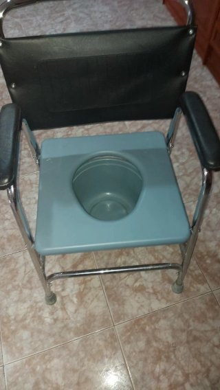 Silla de inodoro con brazos una 50 otra 40