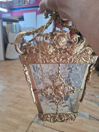 Lámpara de bronce estilo antiguo