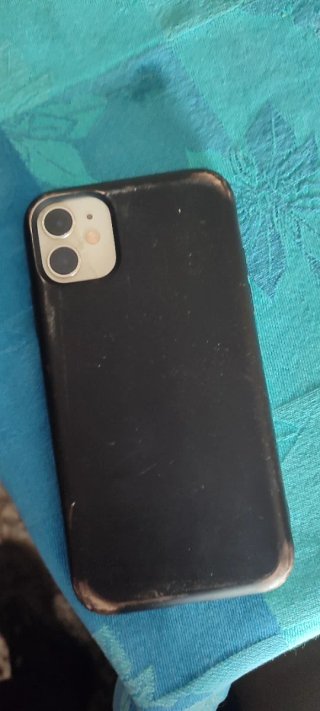 Teléfono Móvil Negro y Dorado