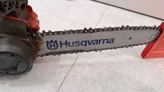 Motosierra a batería Husqvarna