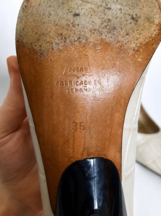 Zapatos de tacón beige efecto piel cocodrilo