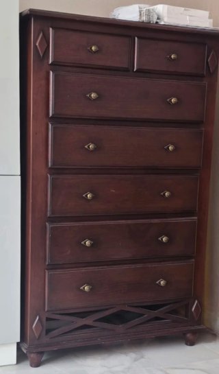 Mueble de madera maciza con cajones