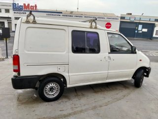 Nissan vanete 2000