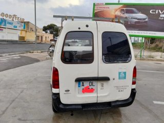 Nissan vanete 2000