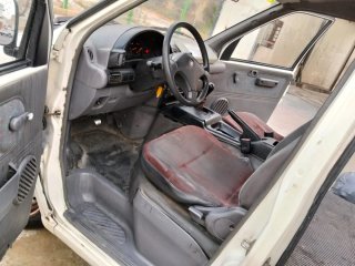 Nissan vanete 2000