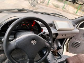 Nissan vanete 2000