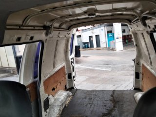 Nissan vanete 2000