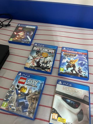 PS4 Slim 500GB Negra + 5 Juegos y 2 Mandos