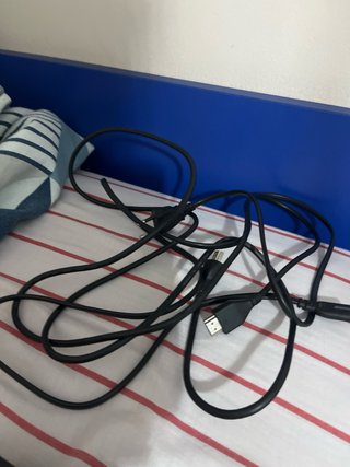 PS4 Slim 500GB Negra + 5 Juegos y 2 Mandos