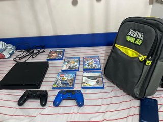 PS4 Slim 500GB Negra + 5 Juegos y 2 Mandos