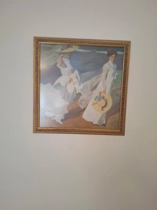 Tres cuadros dorados y rosas