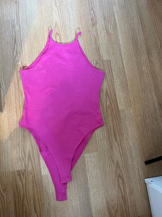 Body rosa escotado Zara
