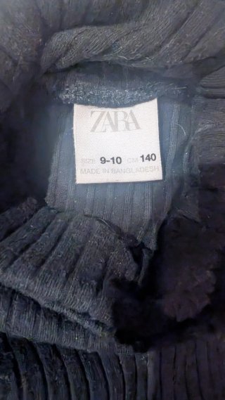 Camiseta Zara cuello alto negra 12 años