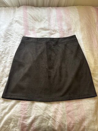 Falda corta negra botones Primark