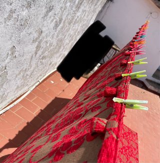 Mucha tela Brocada aDamascada 2 cortinas perfectas