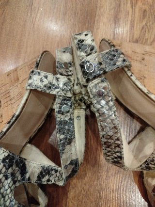 Sandalias Guess Tacon Serpiente