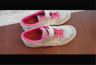 Scarpe da ginnastica grigie e rosa