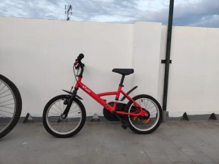 Bicicleta infantil roja BTWIN