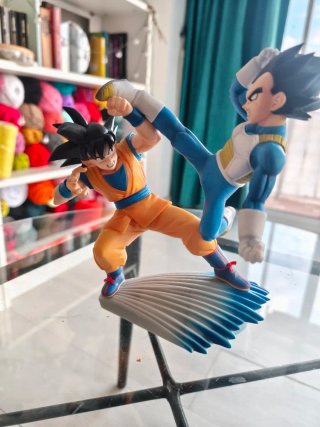 Figuras Goku y Vegeta