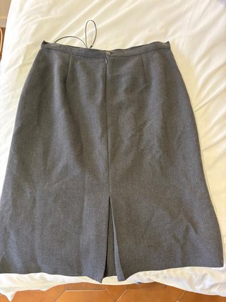 Falda gris con etiqueta nueva talla grande formal