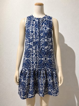 Vestido azul y blanco con volantes