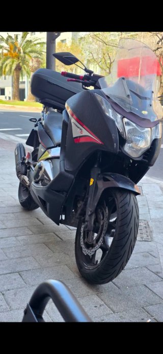Moto Honda integra 700 automática