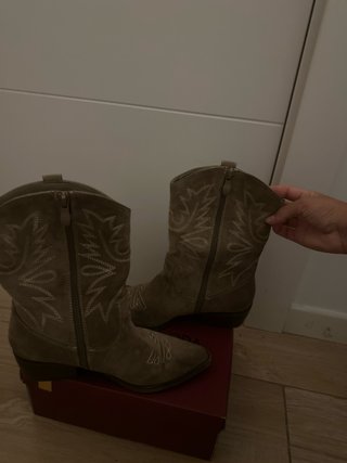 Botas cowboy beige y marrón