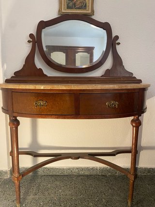 Armario antiguo,2 mesas, tocador y cabezales cama