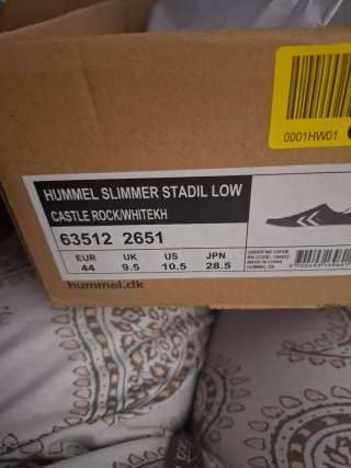Zapatillas Hummel grises y blancas