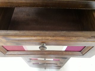 (50) Mueble madera 7 cajones y 1 puerta